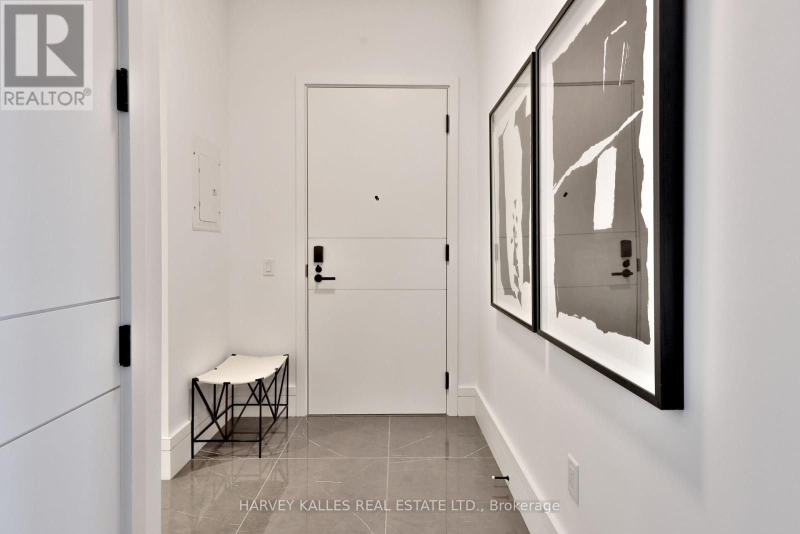 1404 - 215 LONSDALE ROAD