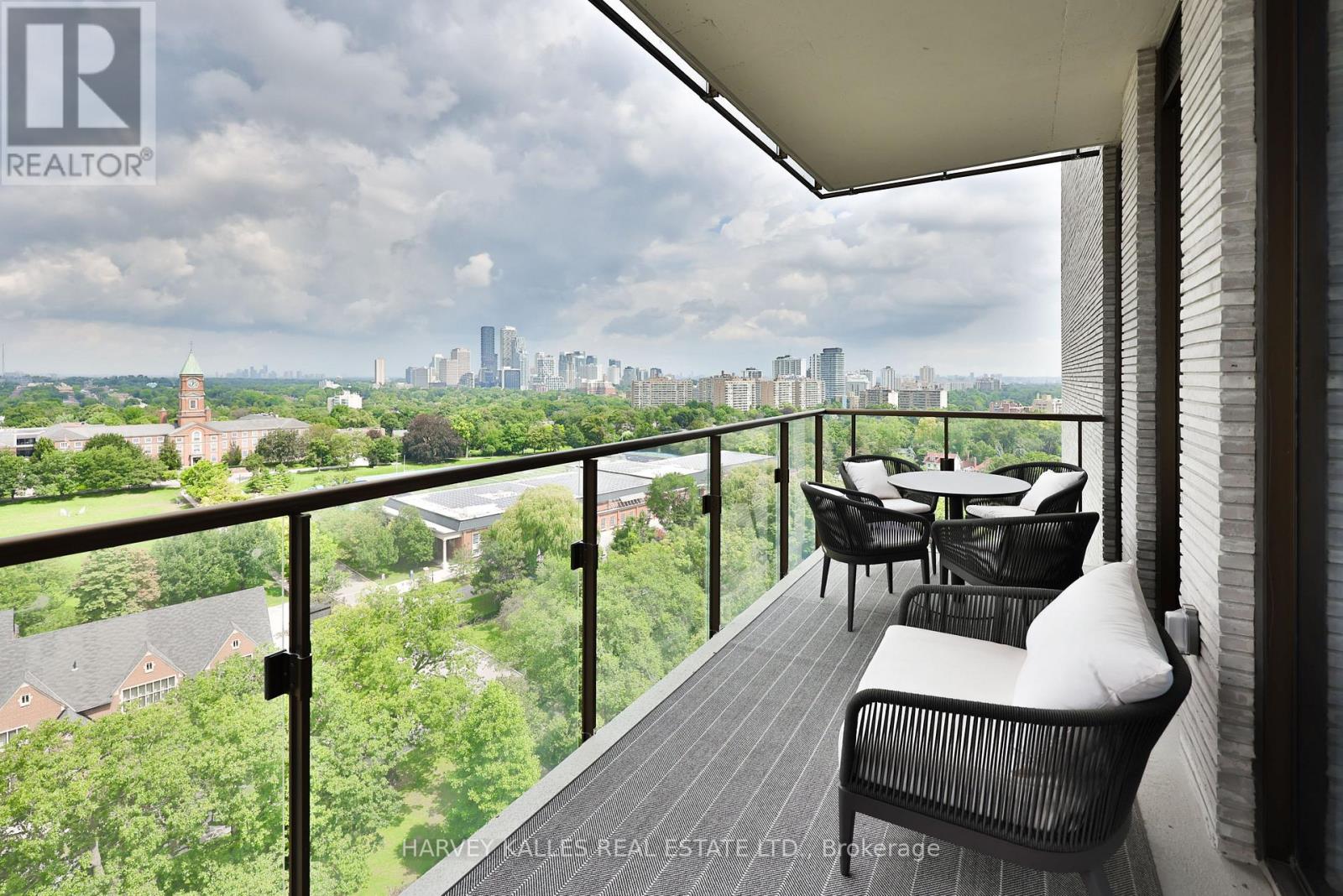 1404 - 215 LONSDALE ROAD