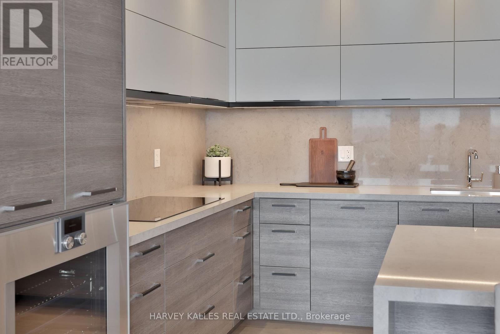 1404 - 215 LONSDALE ROAD