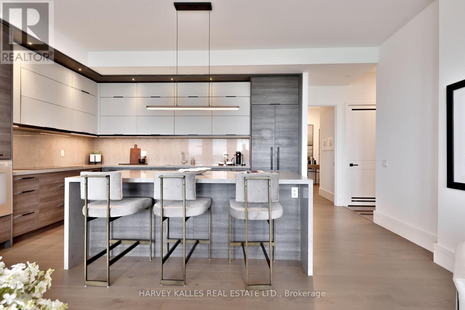 1404 - 215 LONSDALE ROAD