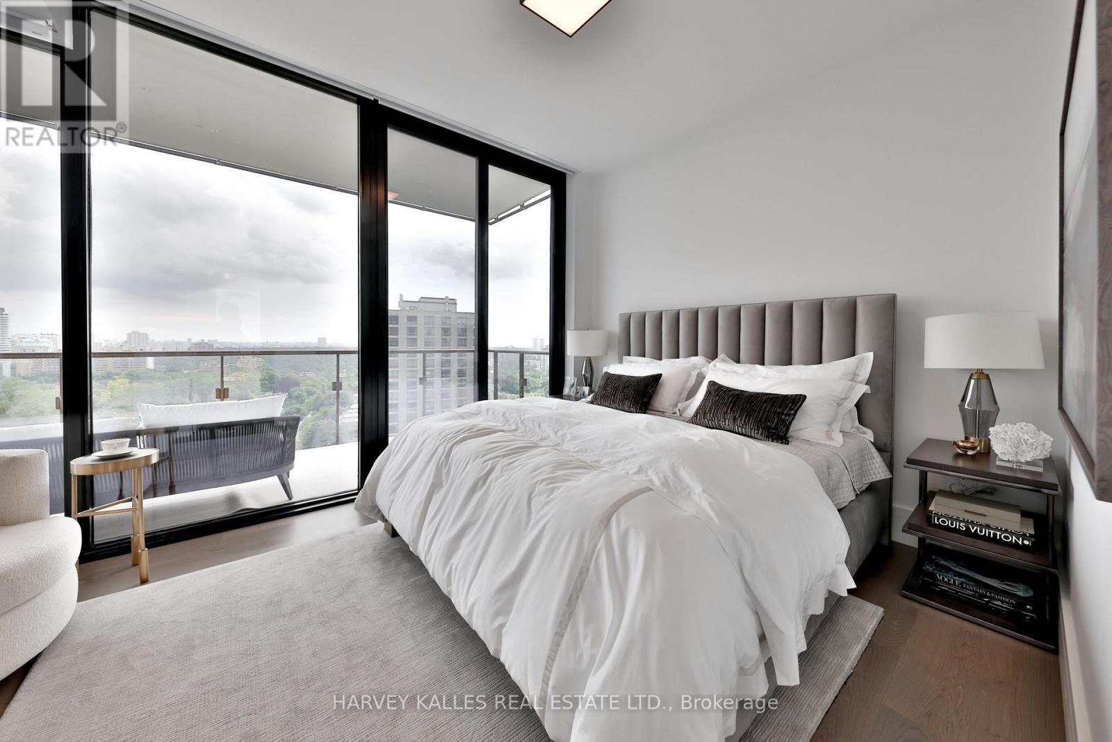 1404 - 215 LONSDALE ROAD