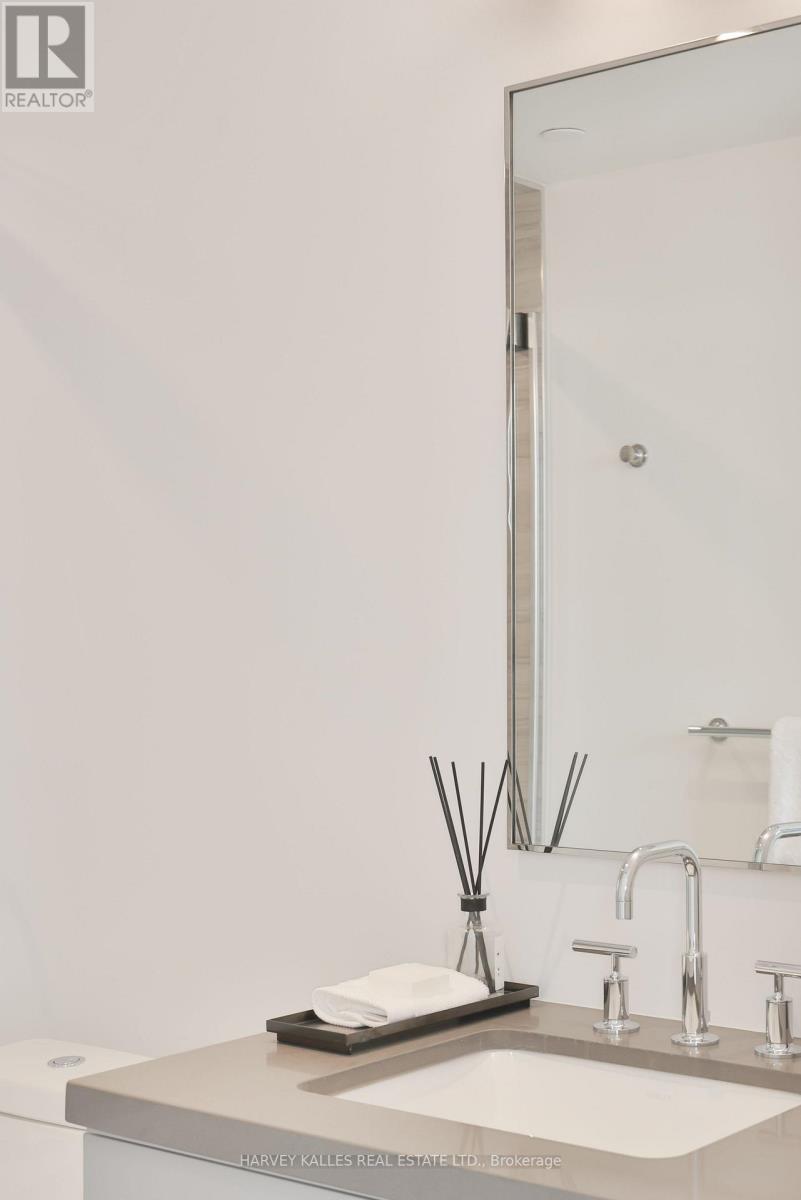 1404 - 215 LONSDALE ROAD