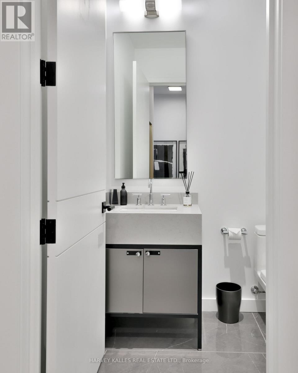 1404 - 215 LONSDALE ROAD