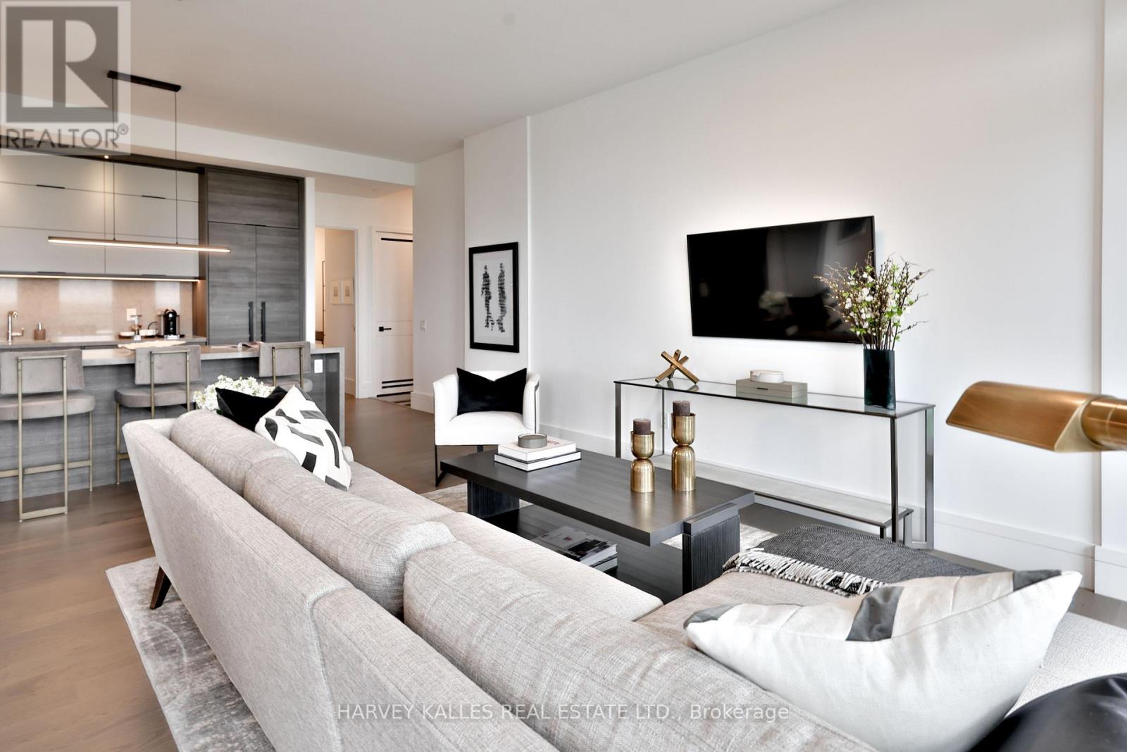 1404 - 215 LONSDALE ROAD