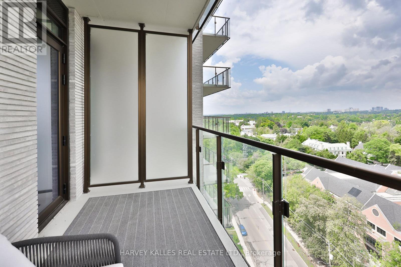 1404 - 215 LONSDALE ROAD