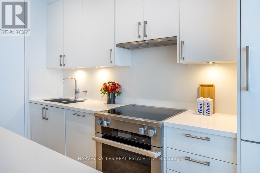 1013 - 111 ST CLAIR AVENUE W