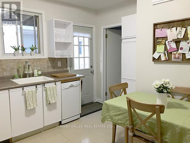 MAIN - 327 HOWLAND AVENUE