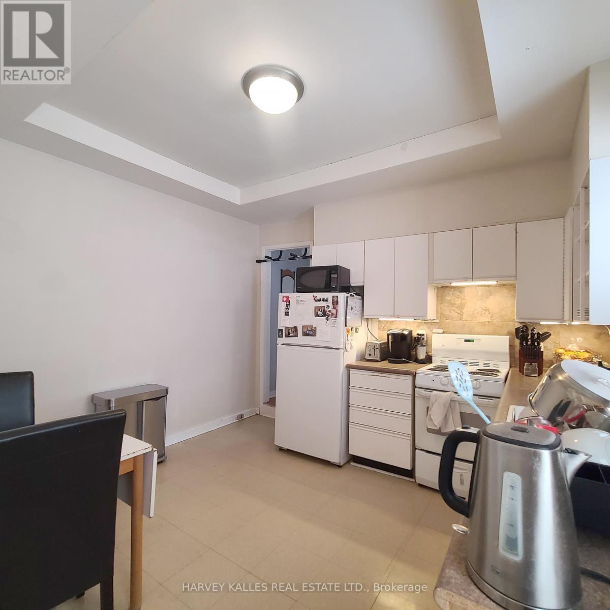 MAIN - 327 HOWLAND AVENUE