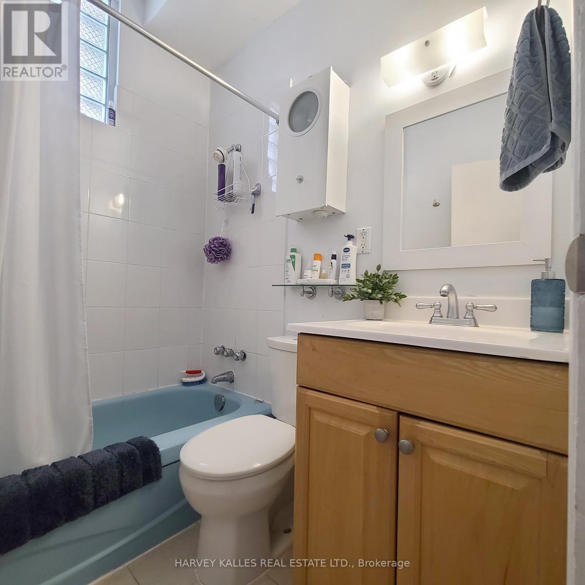 MAIN - 327 HOWLAND AVENUE