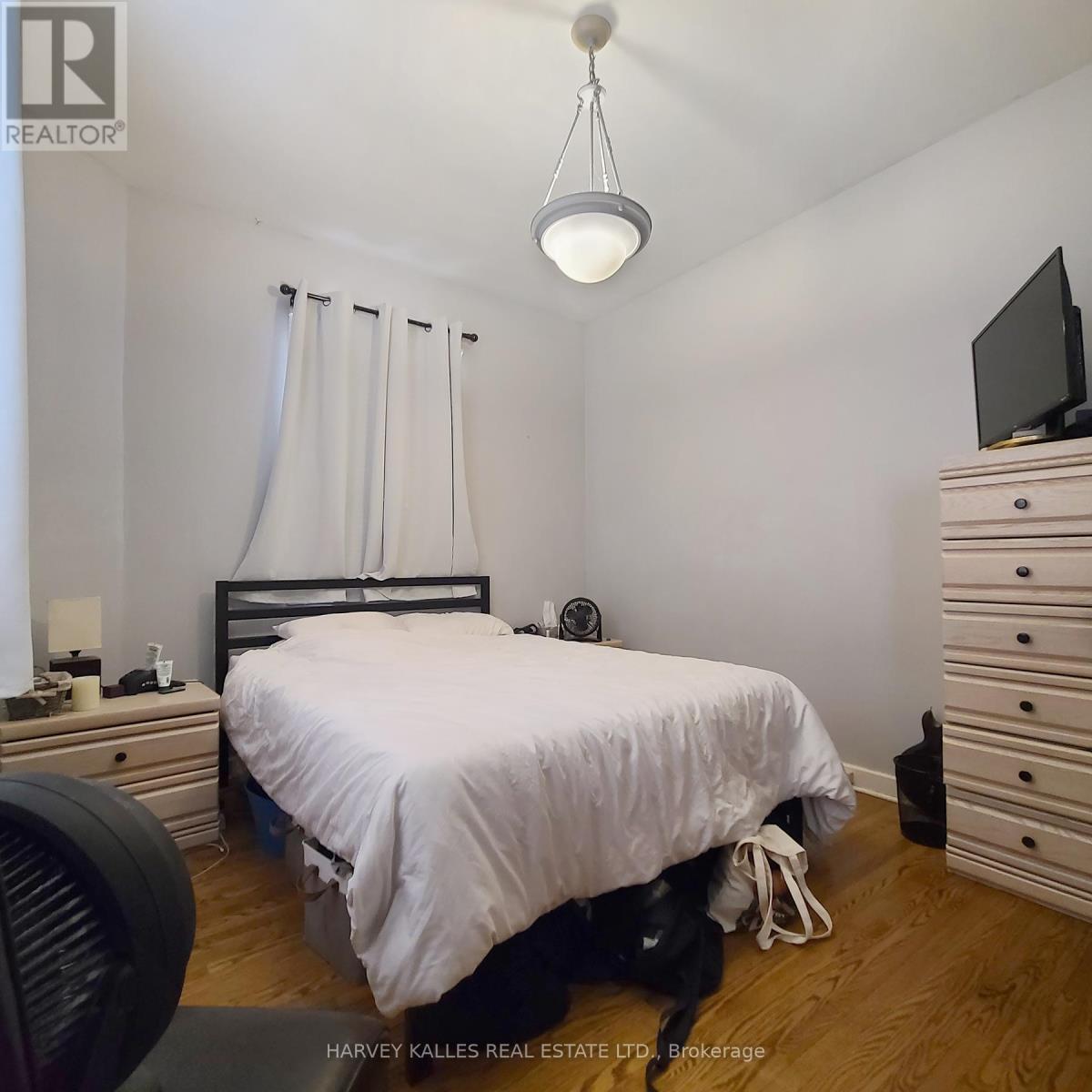 MAIN - 327 HOWLAND AVENUE