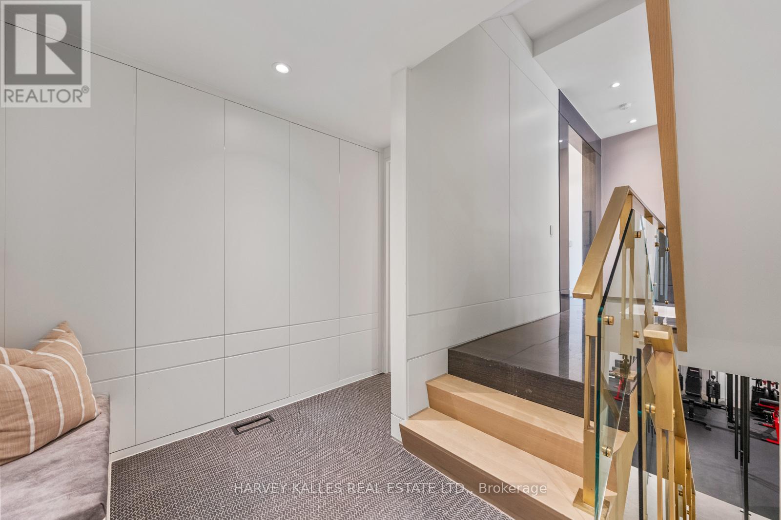 335 LYTTON BOULEVARD