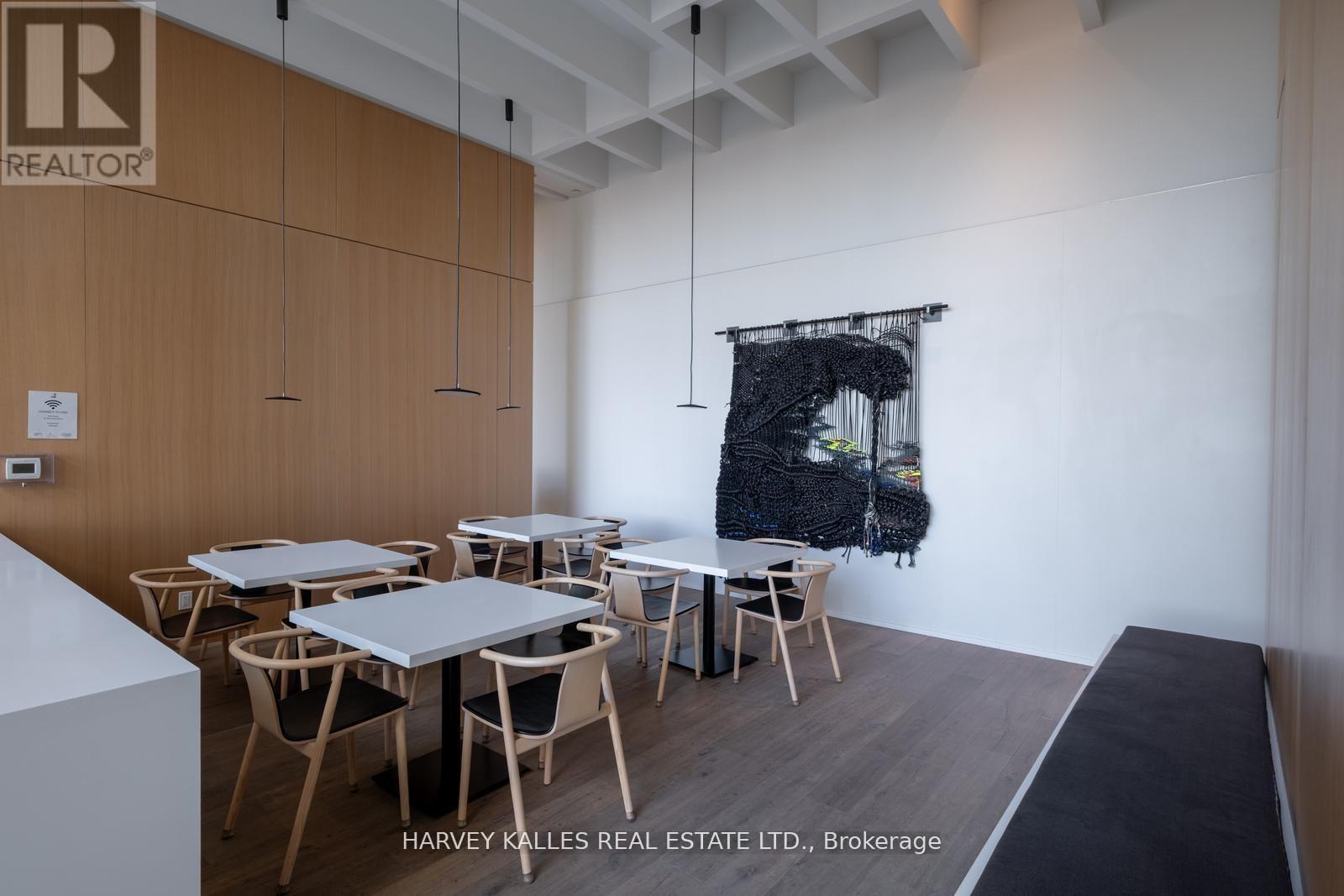 941 - 8 HILLSDALE AVENUE E