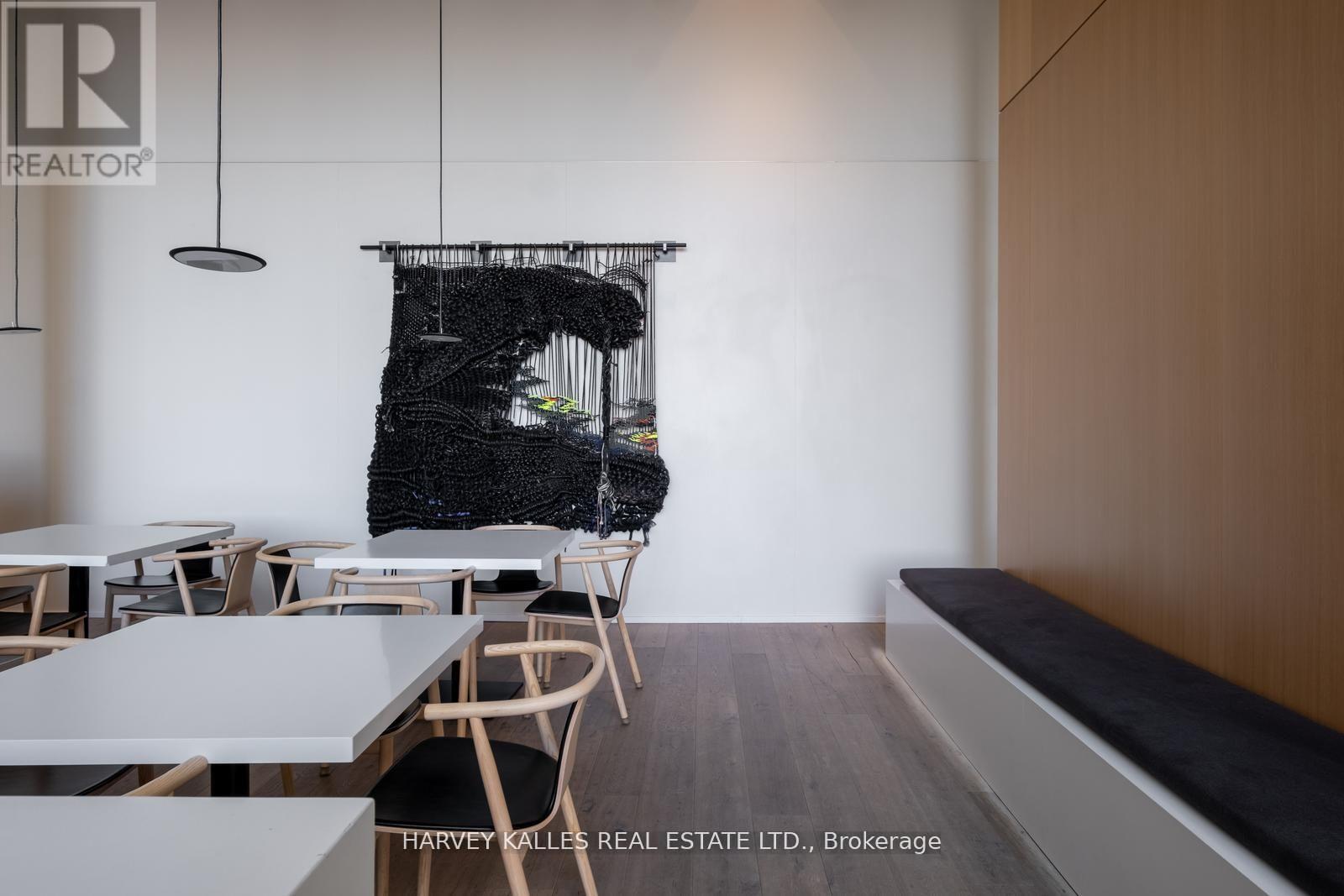 941 - 8 HILLSDALE AVENUE E