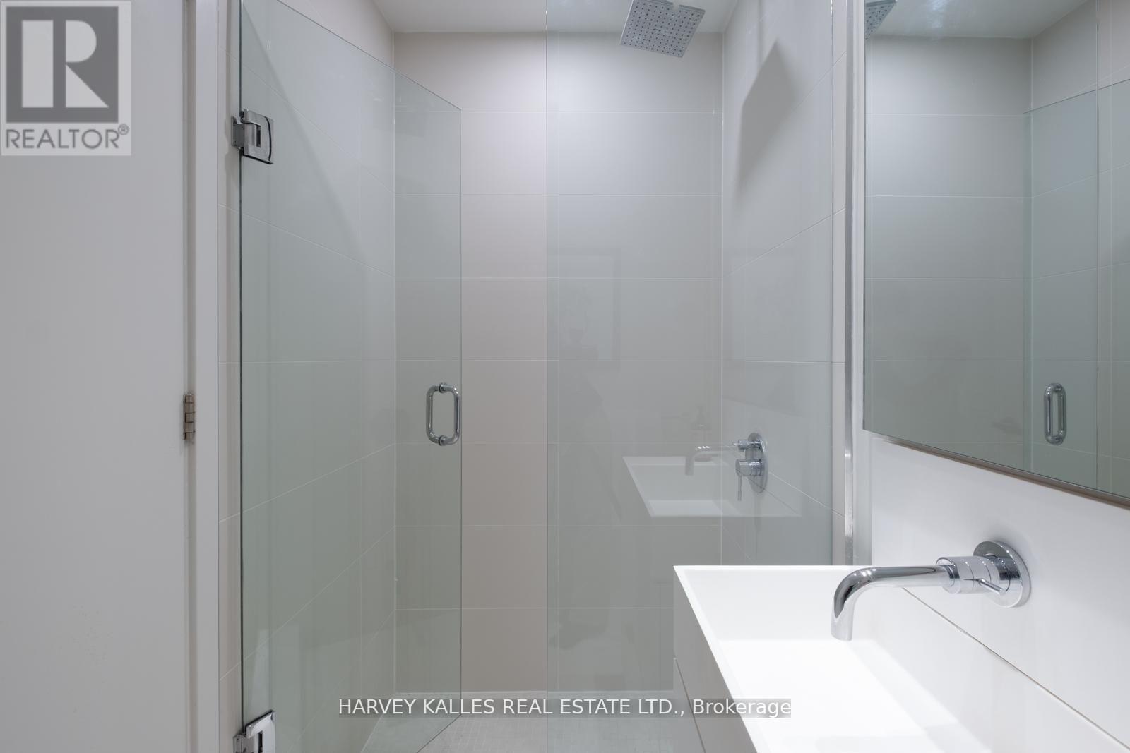 941 - 8 HILLSDALE AVENUE E