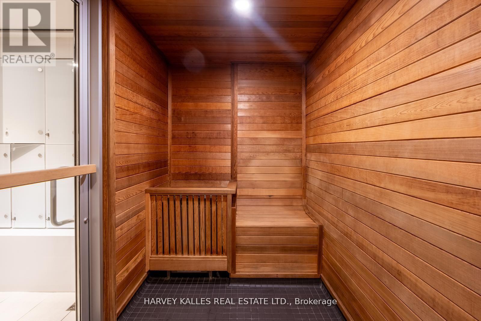 941 - 8 HILLSDALE AVENUE E