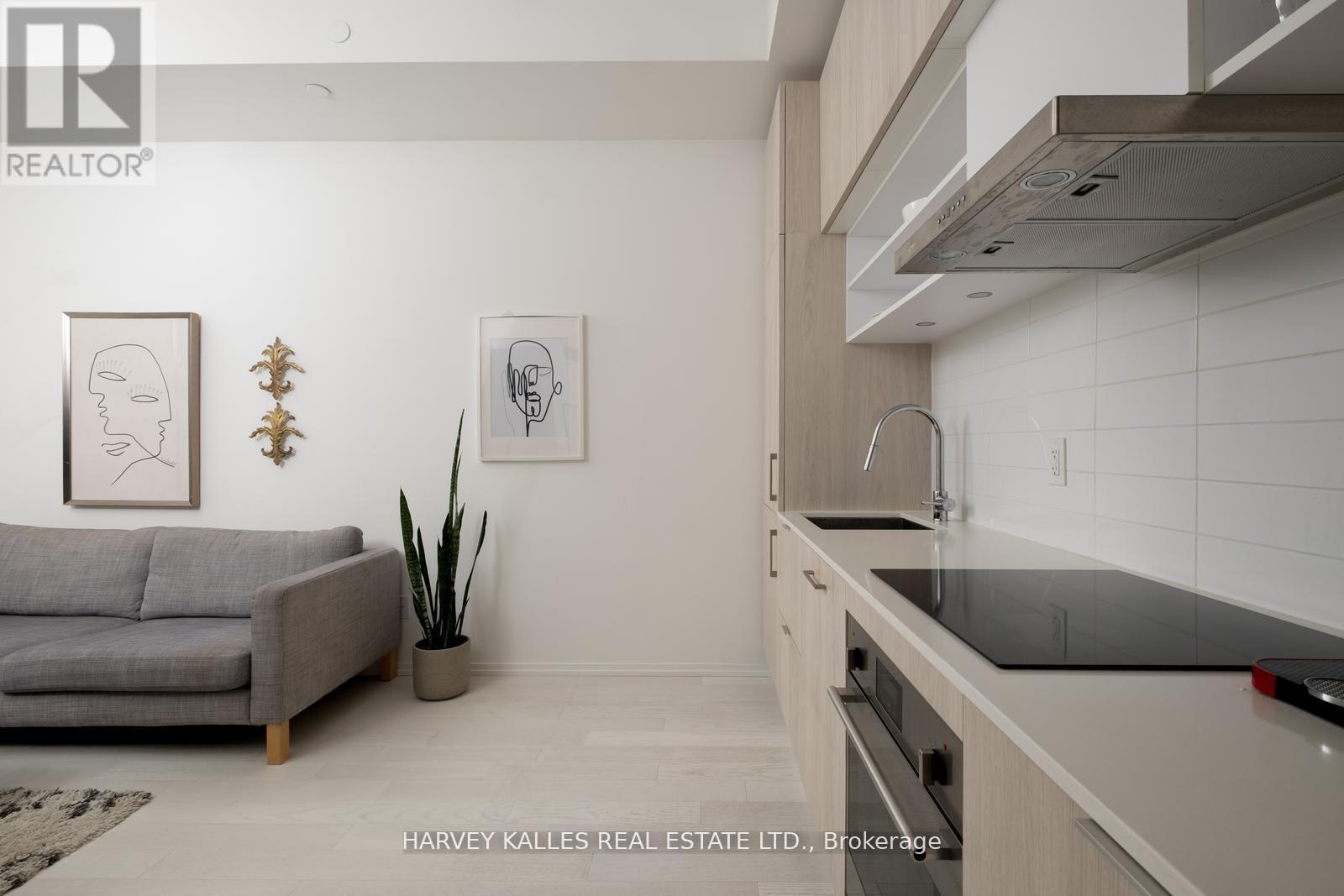 941 - 8 HILLSDALE AVENUE E