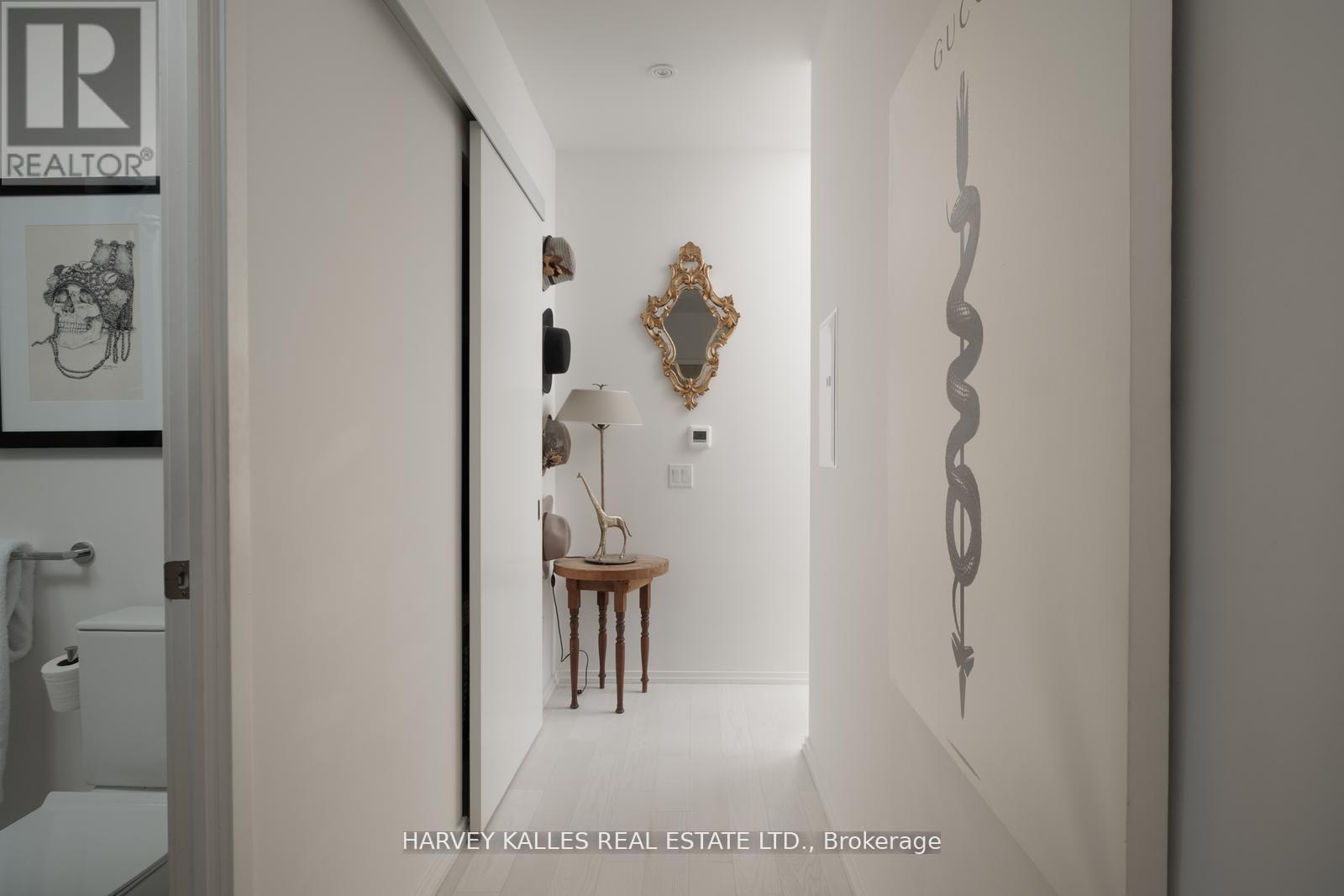 941 - 8 HILLSDALE AVENUE E