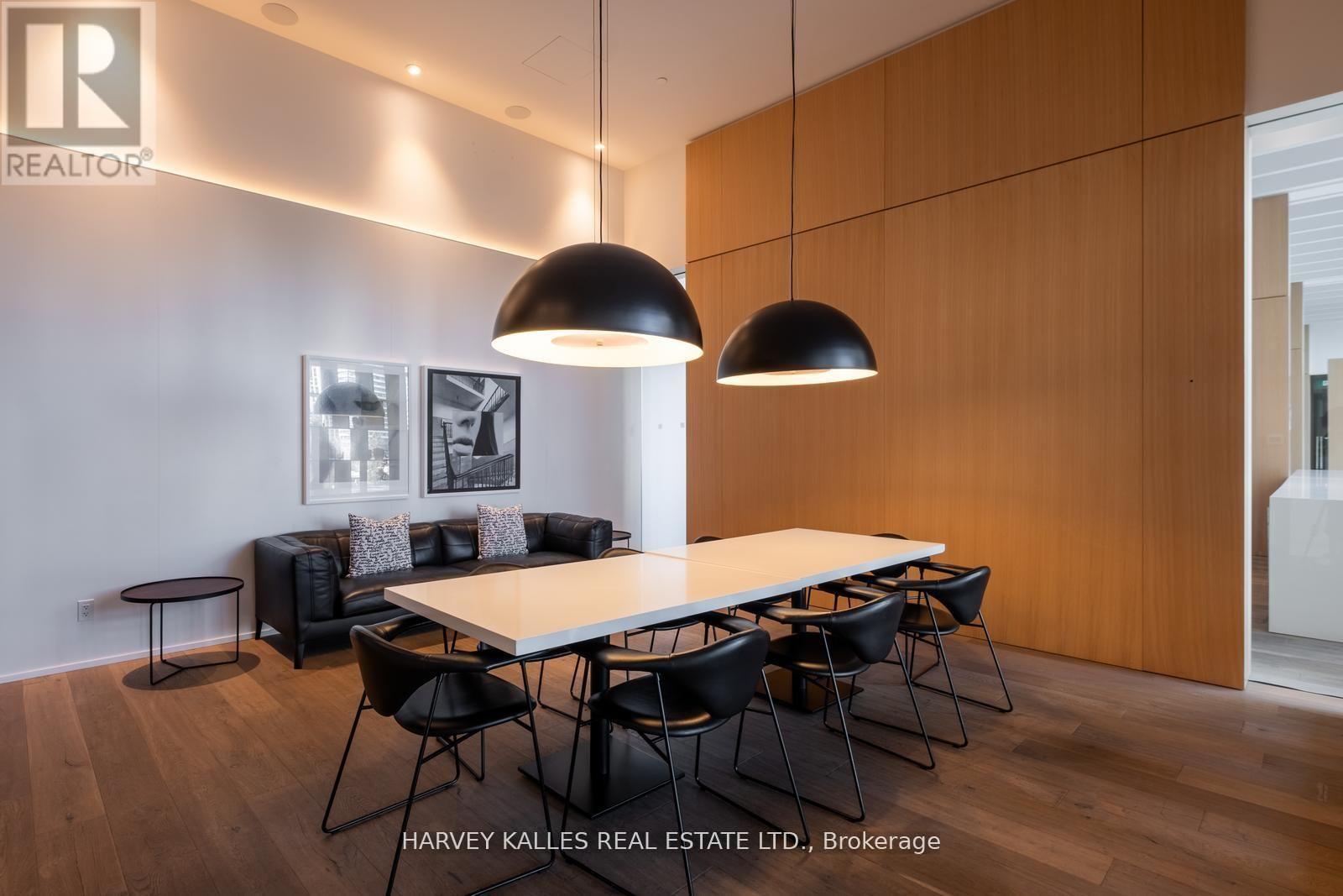 941 - 8 HILLSDALE AVENUE E