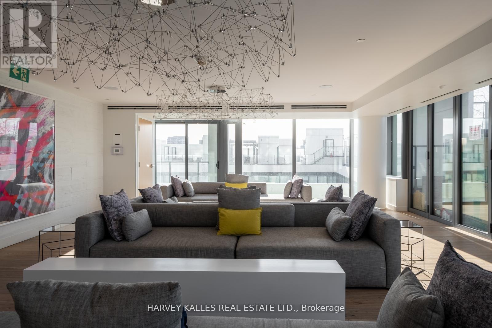 941 - 8 HILLSDALE AVENUE E