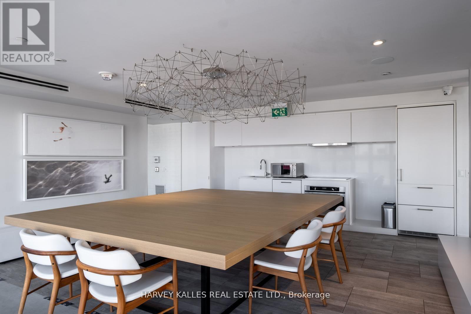 941 - 8 HILLSDALE AVENUE E