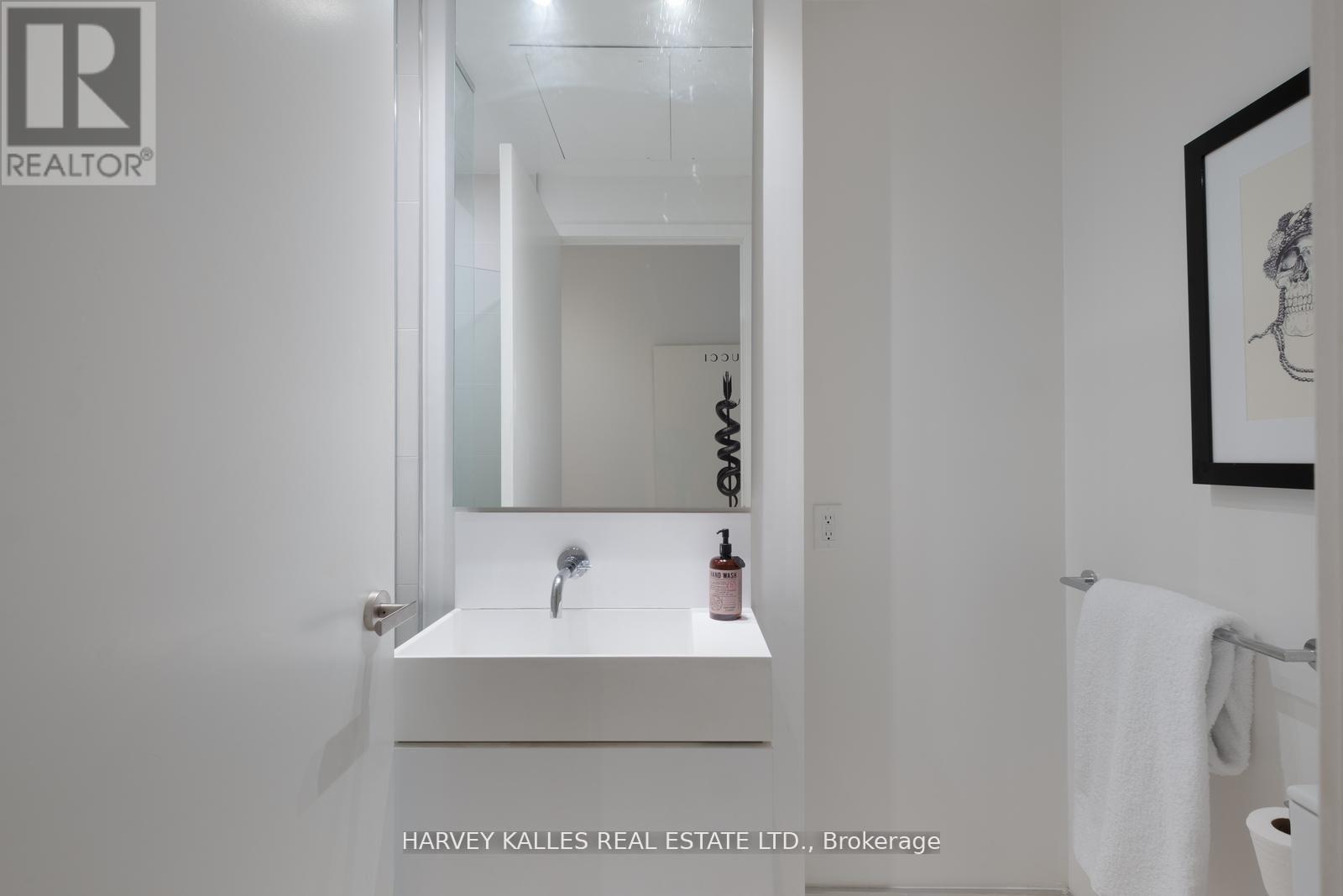 941 - 8 HILLSDALE AVENUE E