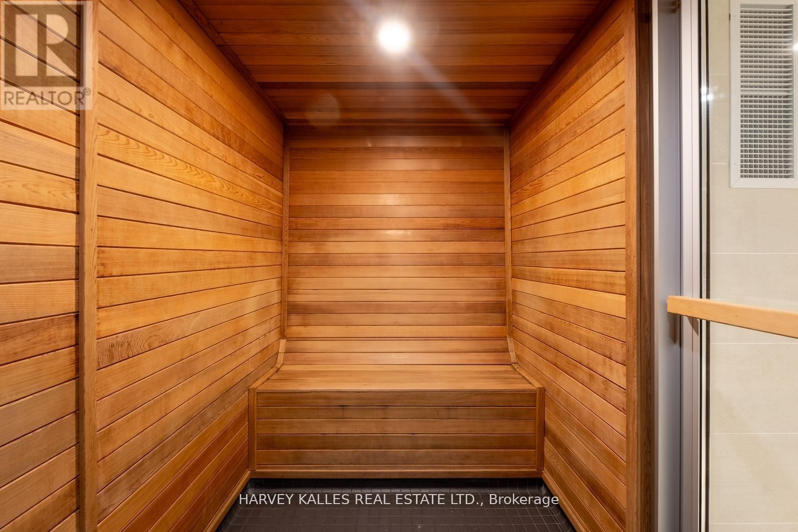 941 - 8 HILLSDALE AVENUE E