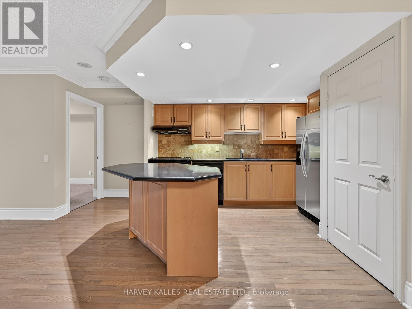 1203 - 123 EGLINTON AVENUE E