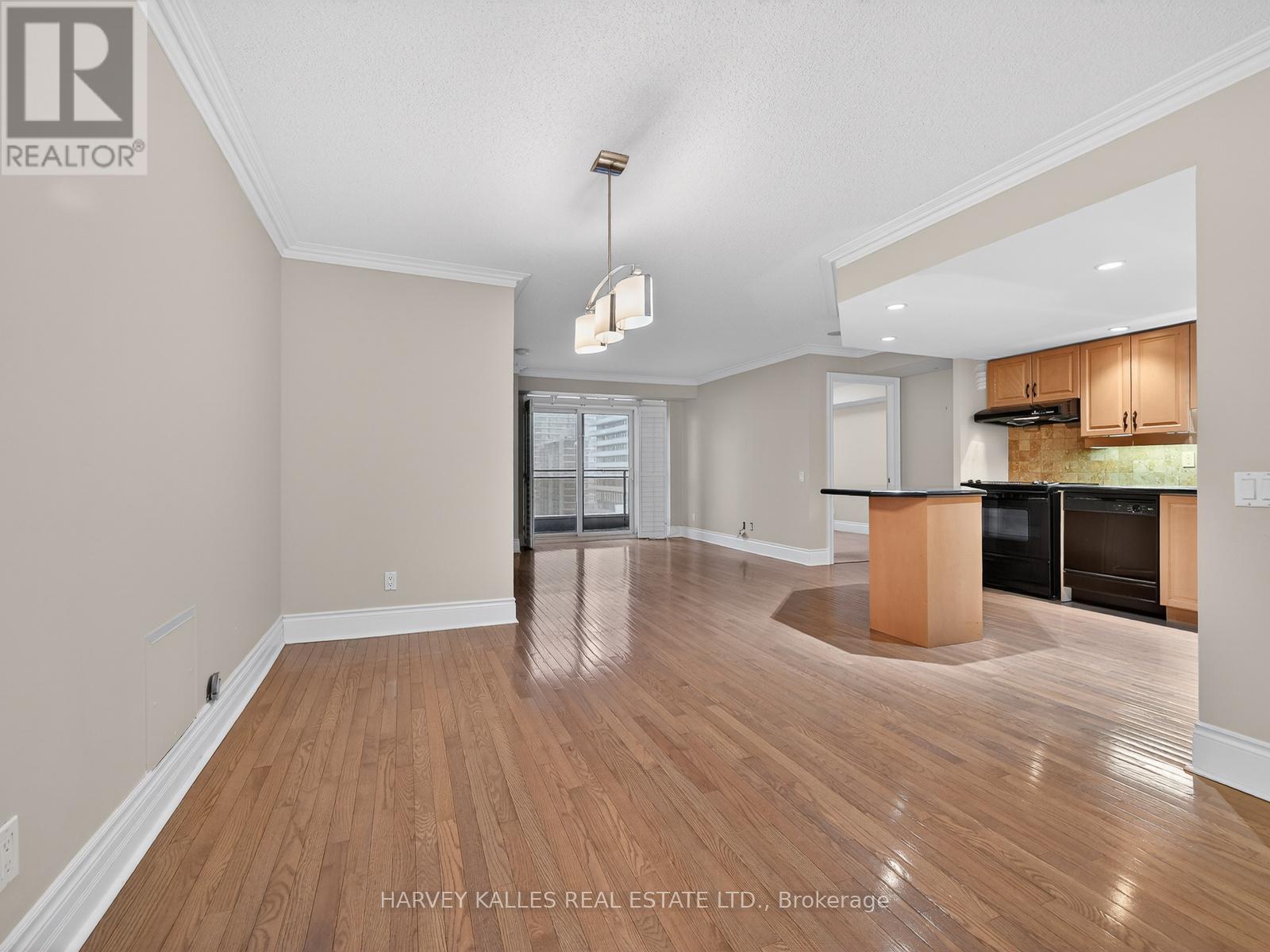 1203 - 123 EGLINTON AVENUE E