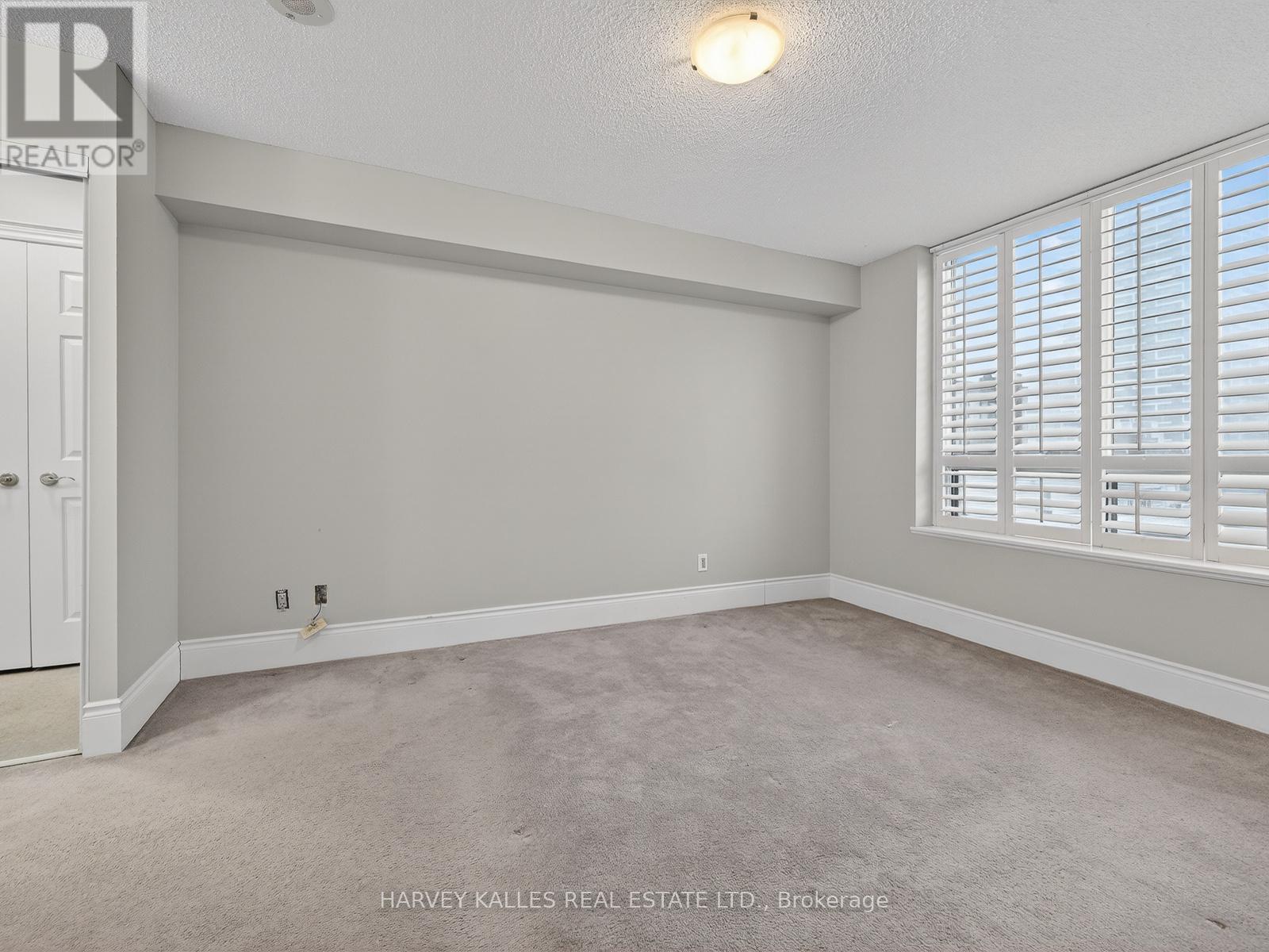 1203 - 123 EGLINTON AVENUE E