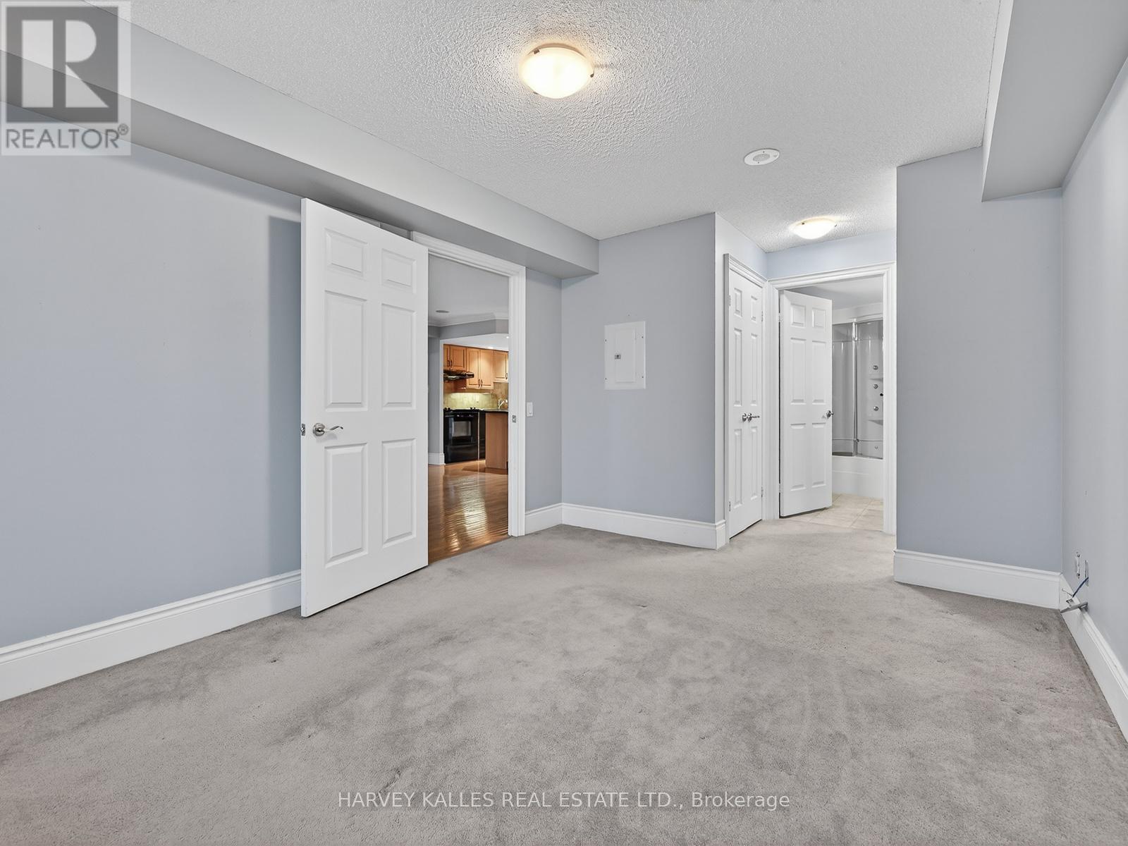 1203 - 123 EGLINTON AVENUE E