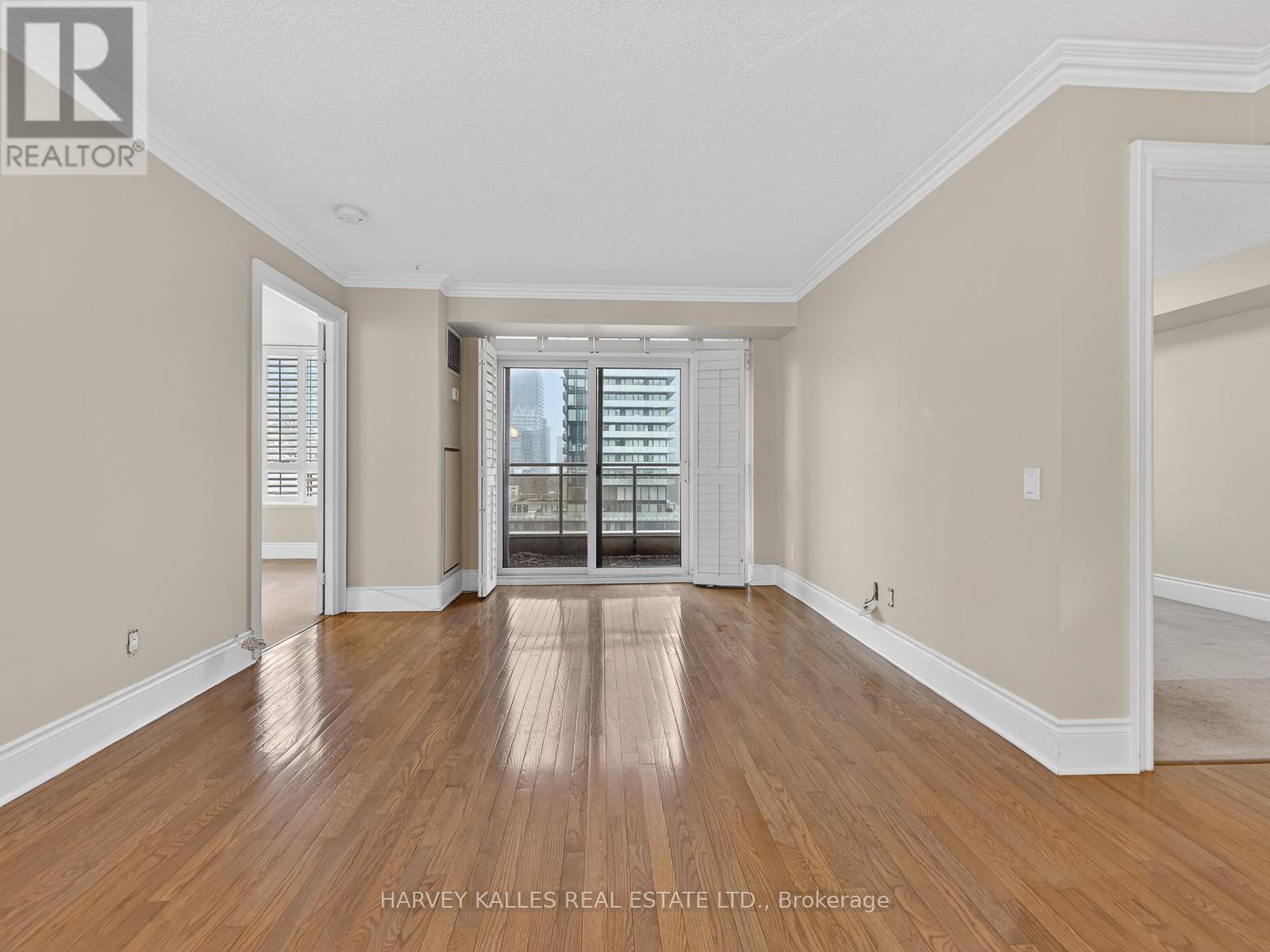 1203 - 123 EGLINTON AVENUE E