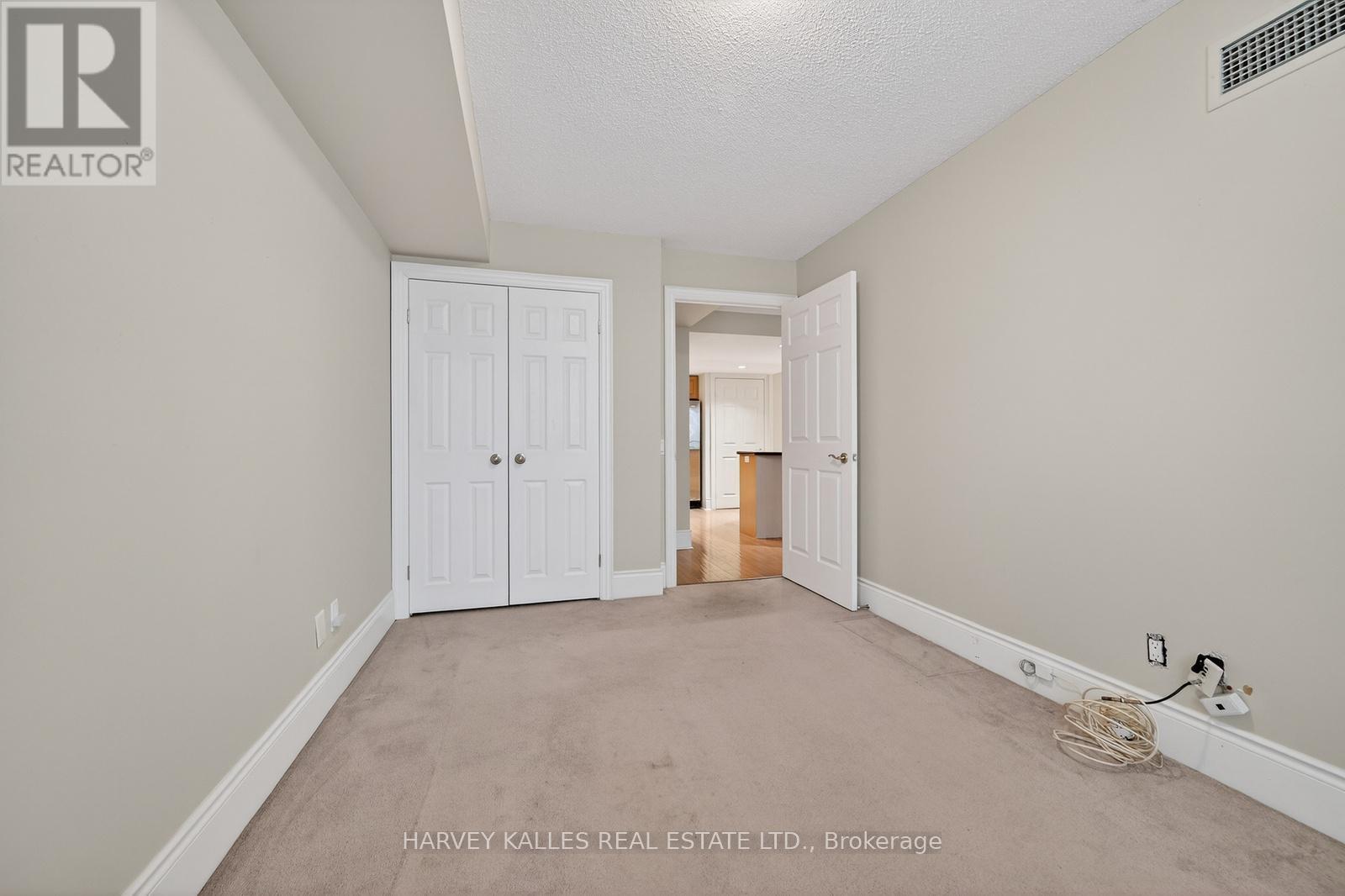 1203 - 123 EGLINTON AVENUE E