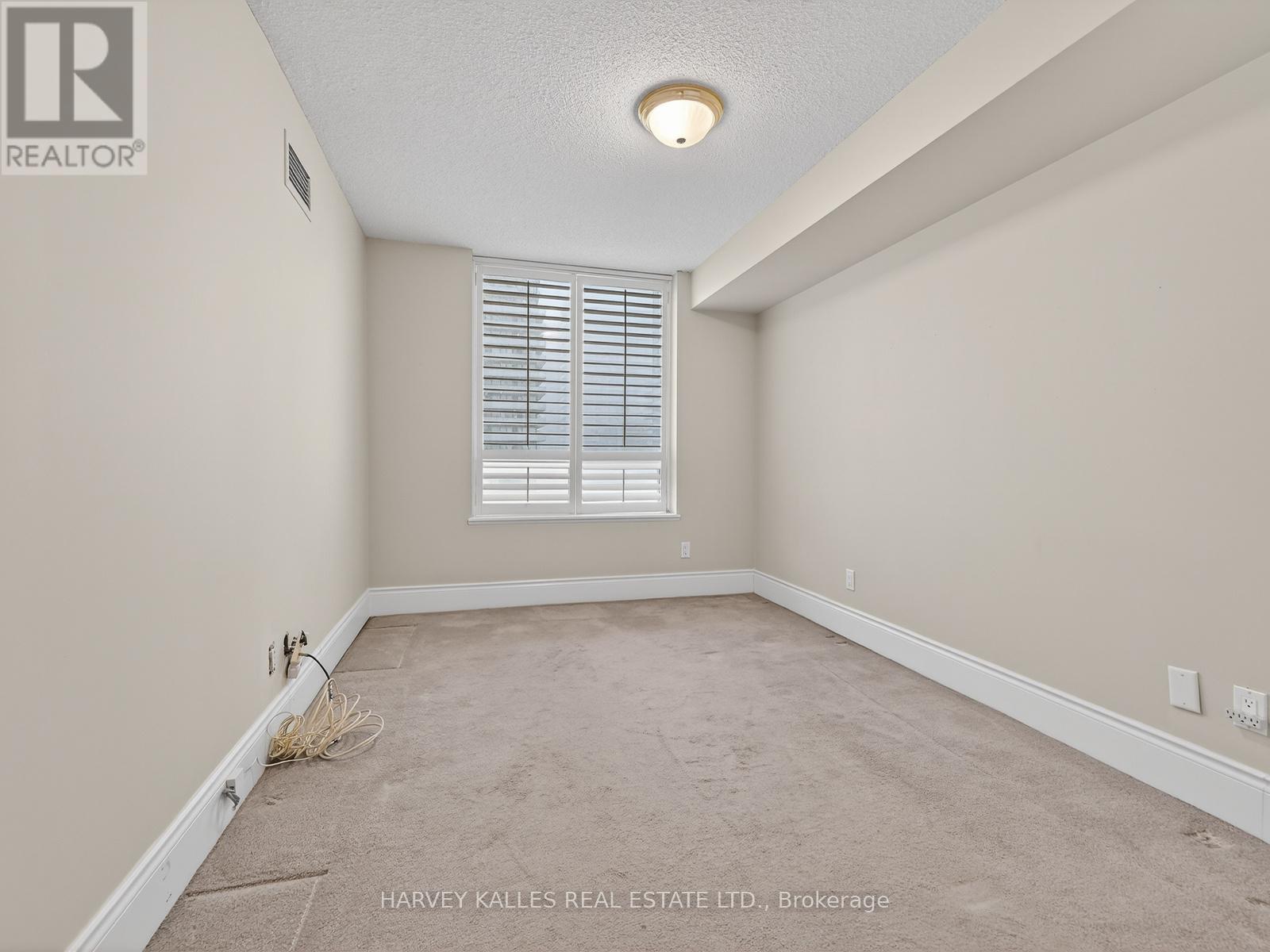 1203 - 123 EGLINTON AVENUE E