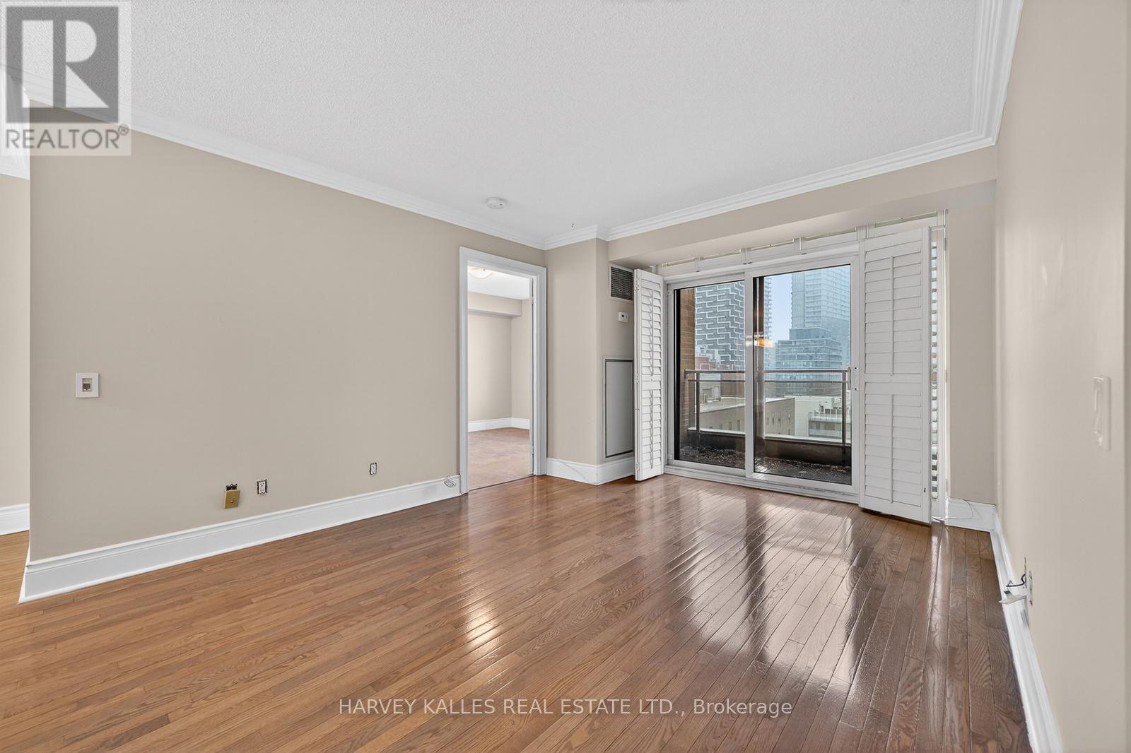 1203 - 123 EGLINTON AVENUE E