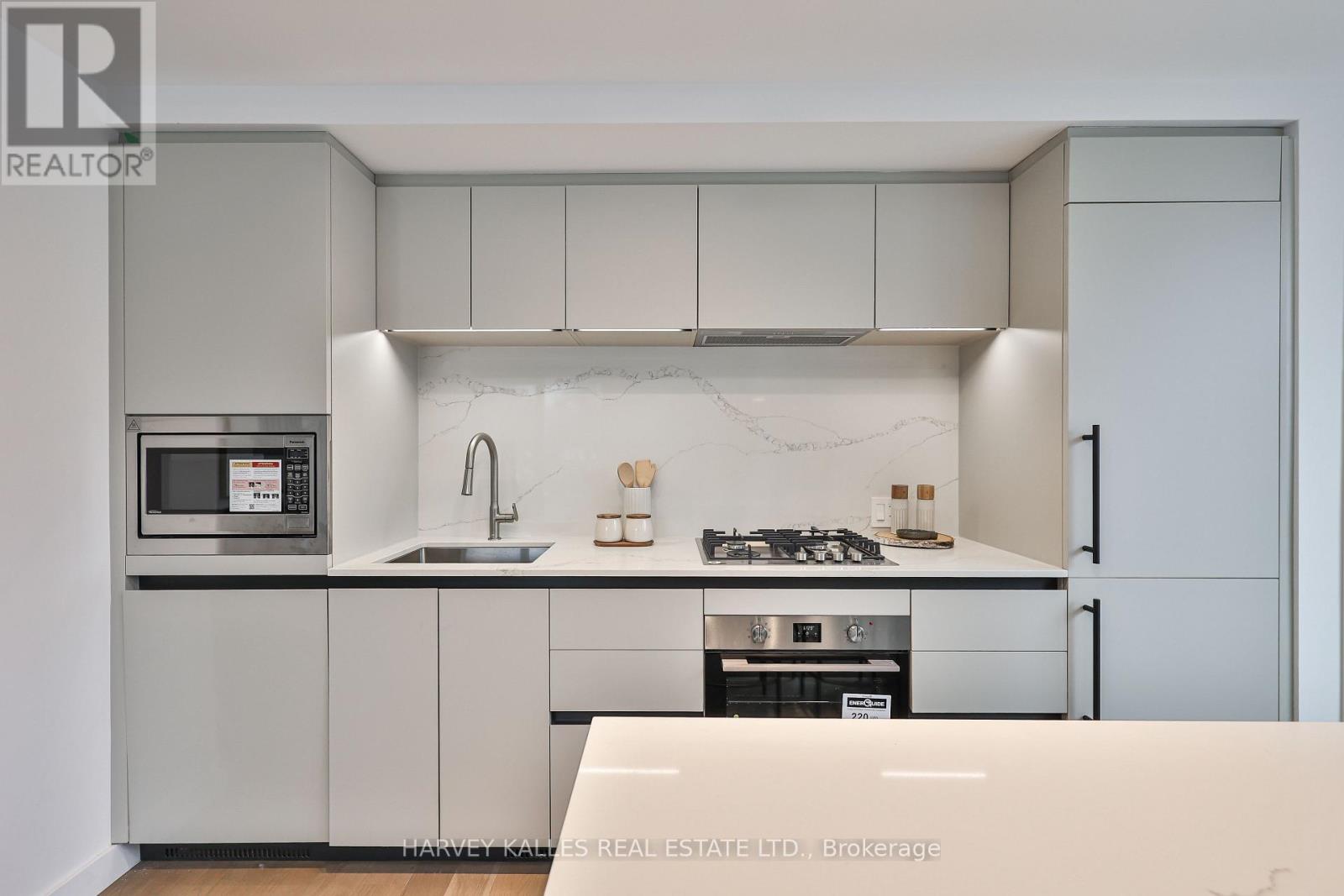 407 - 1720 BAYVIEW AVENUE