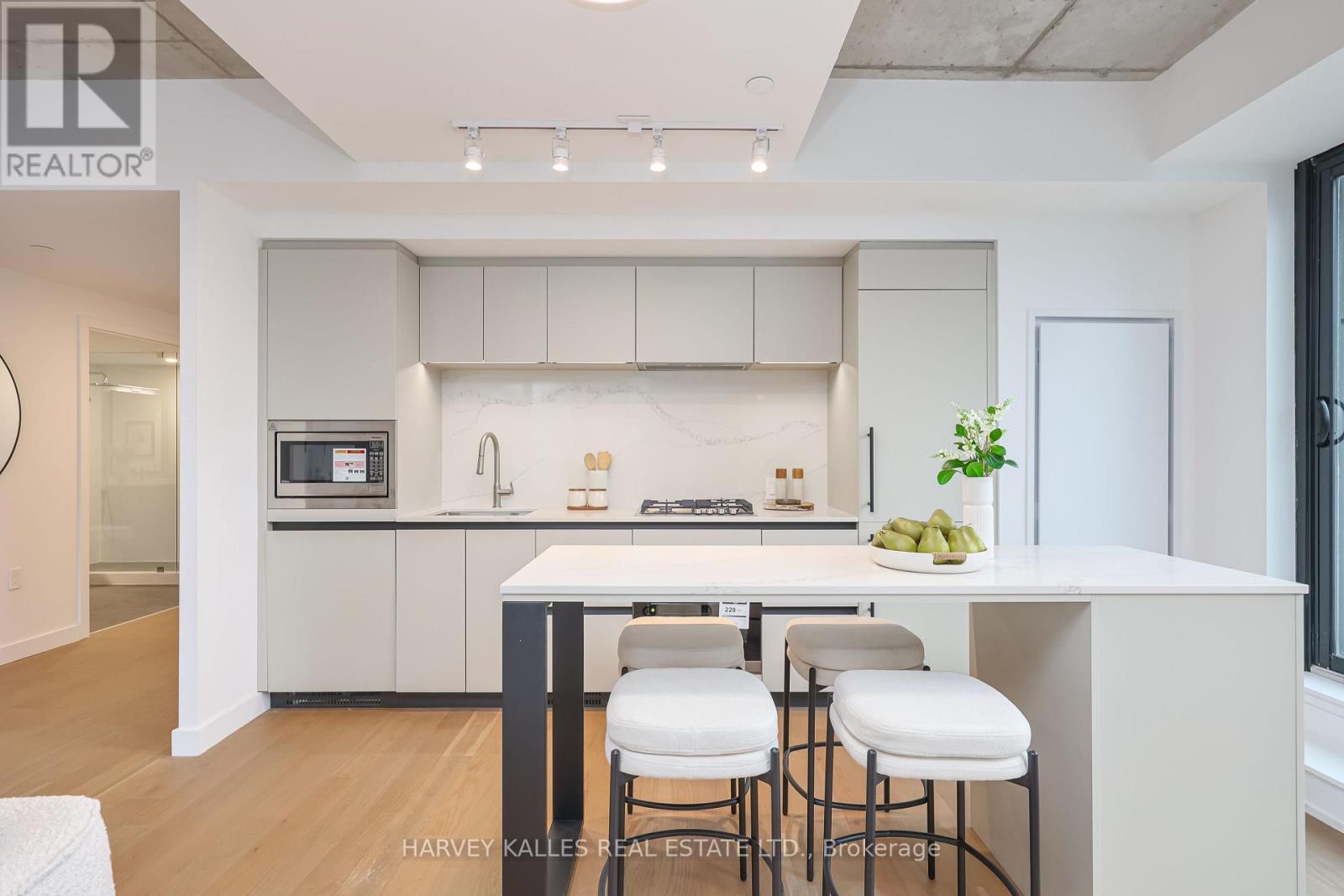 407 - 1720 BAYVIEW AVENUE