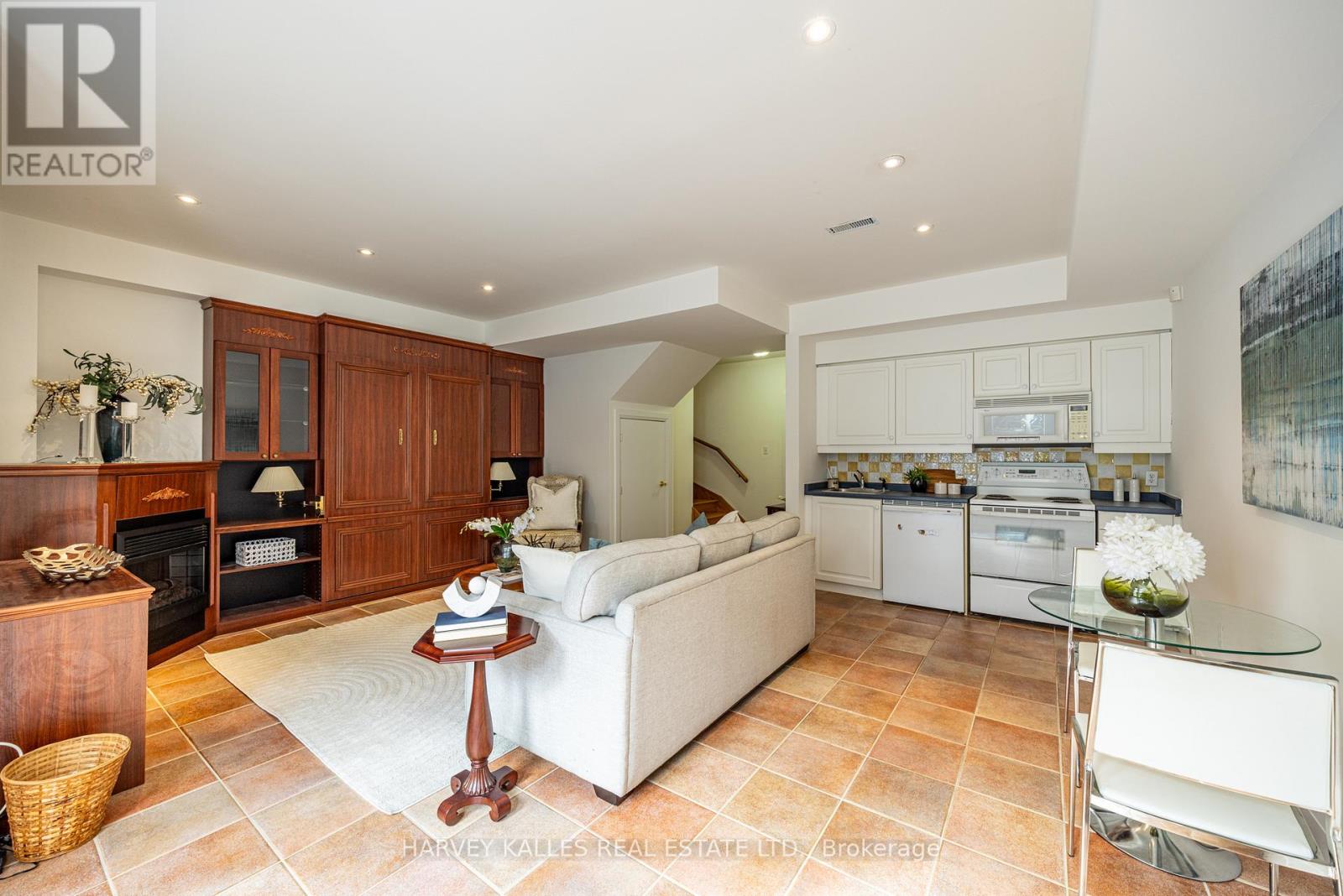 51 SHAFTESBURY AVENUE