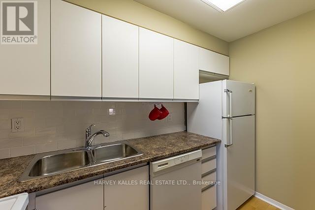 302 - 1901 YONGE STREET