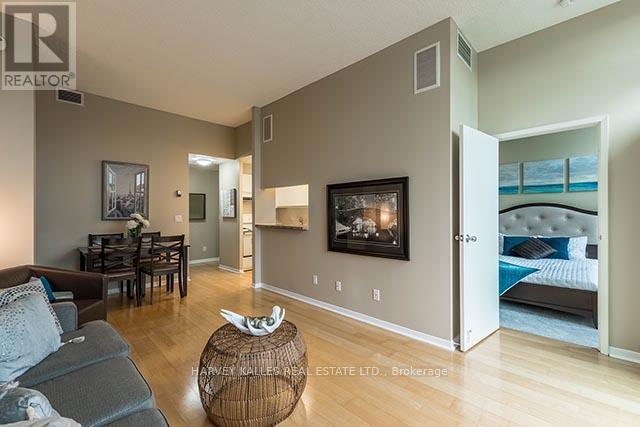 302 - 1901 YONGE STREET