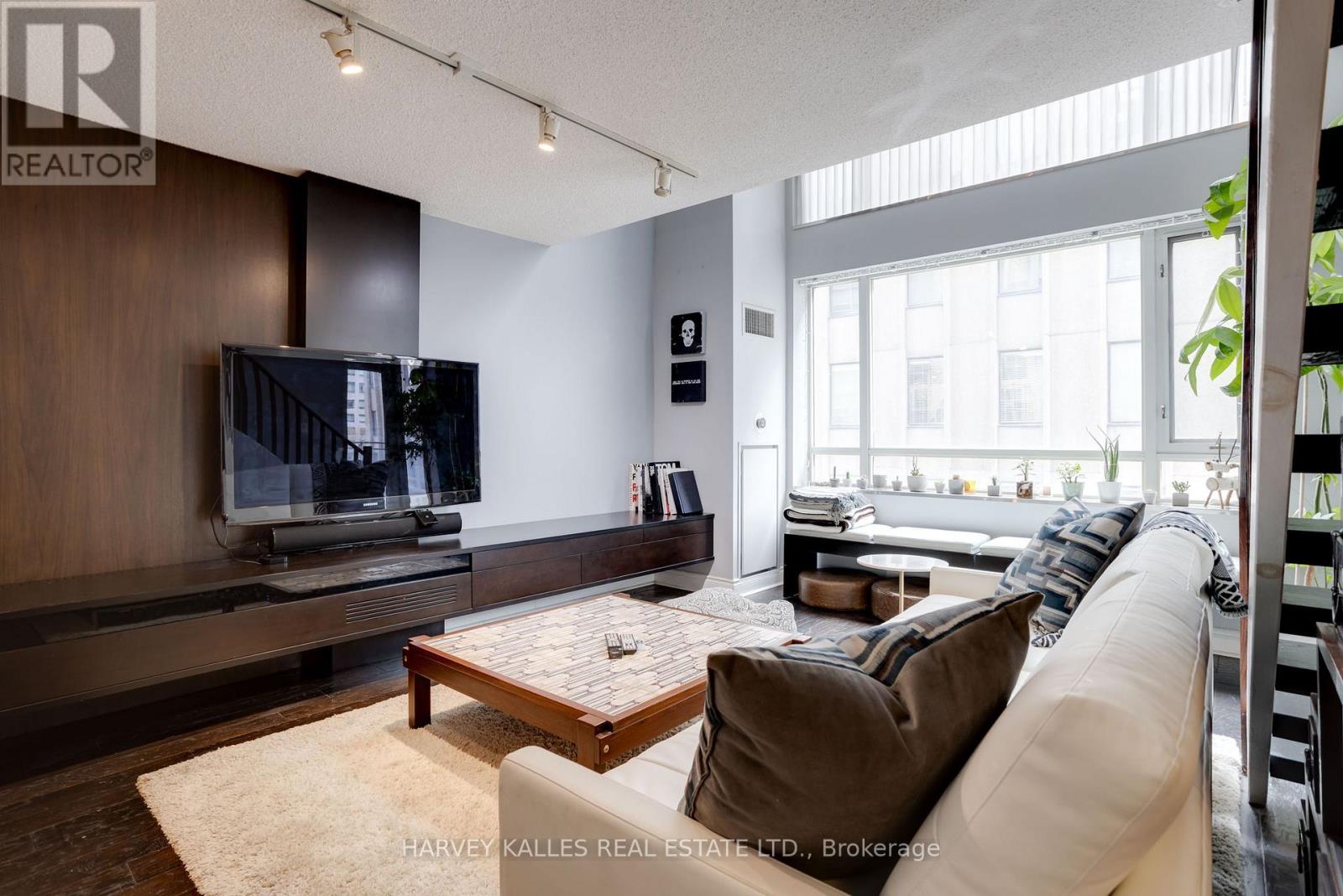 703 - 80 CUMBERLAND STREET