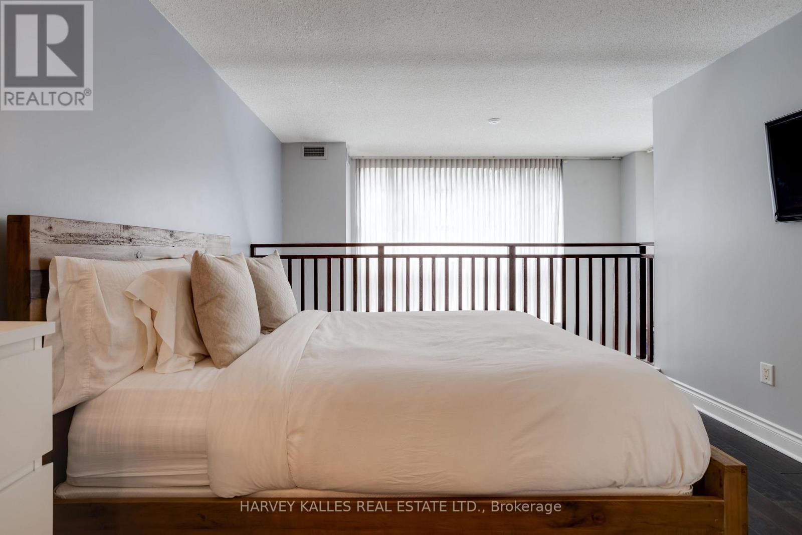 703 - 80 CUMBERLAND STREET