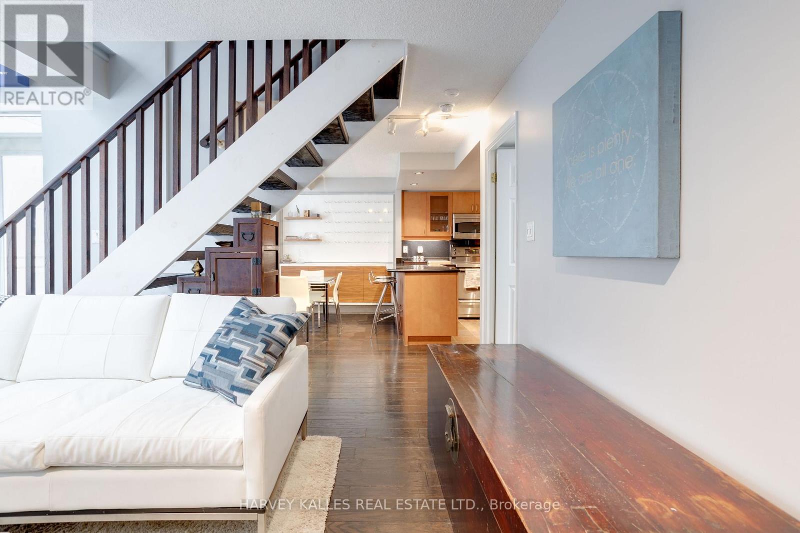 703 - 80 CUMBERLAND STREET