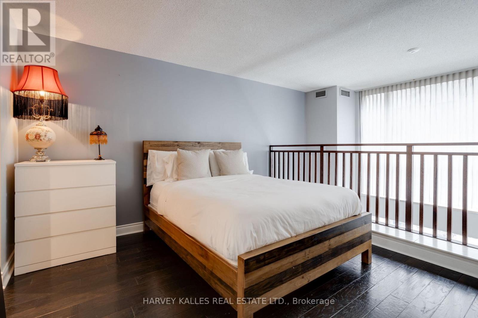 703 - 80 CUMBERLAND STREET