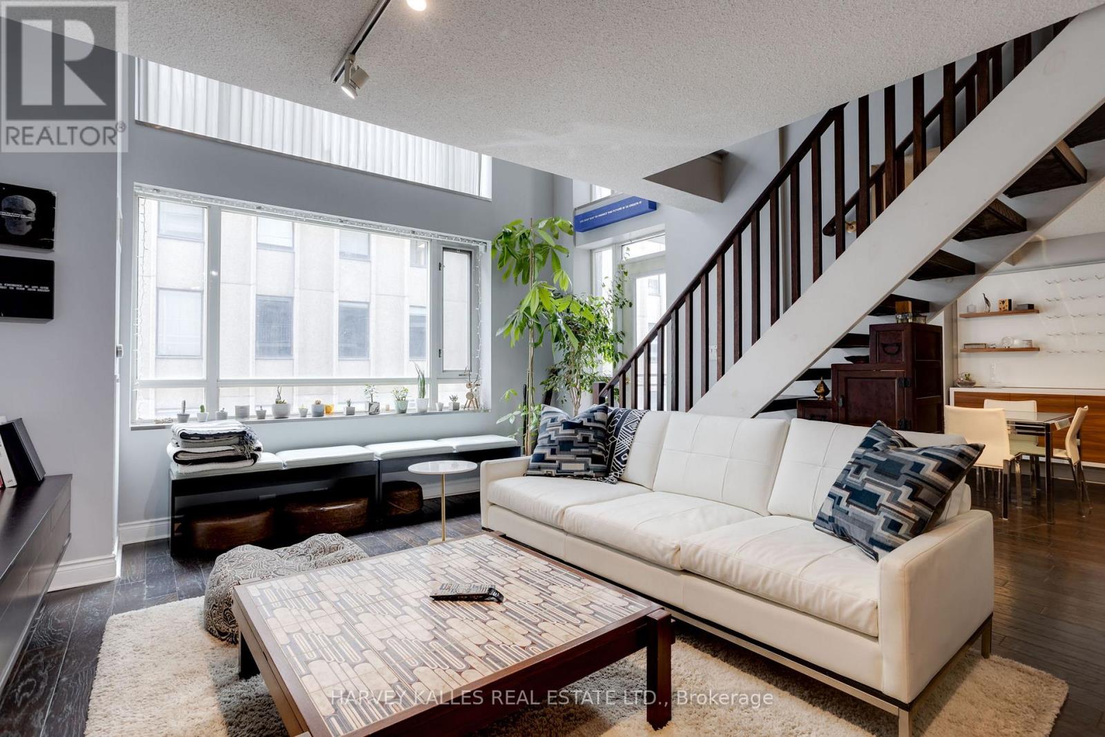 703 - 80 CUMBERLAND STREET