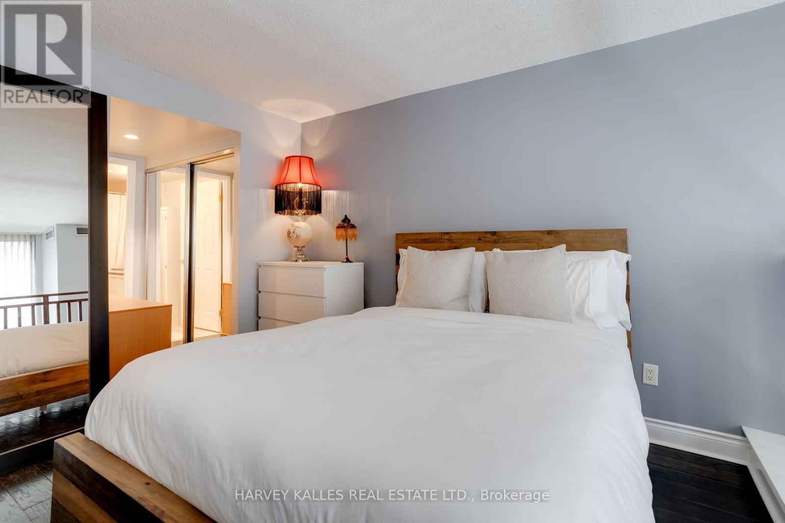 703 - 80 CUMBERLAND STREET