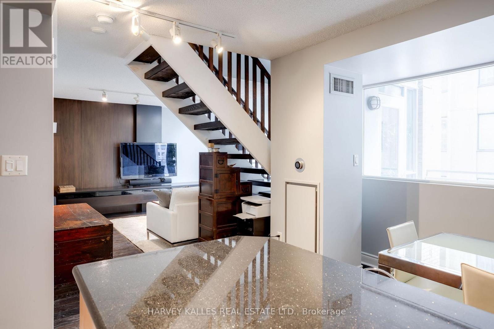 703 - 80 CUMBERLAND STREET