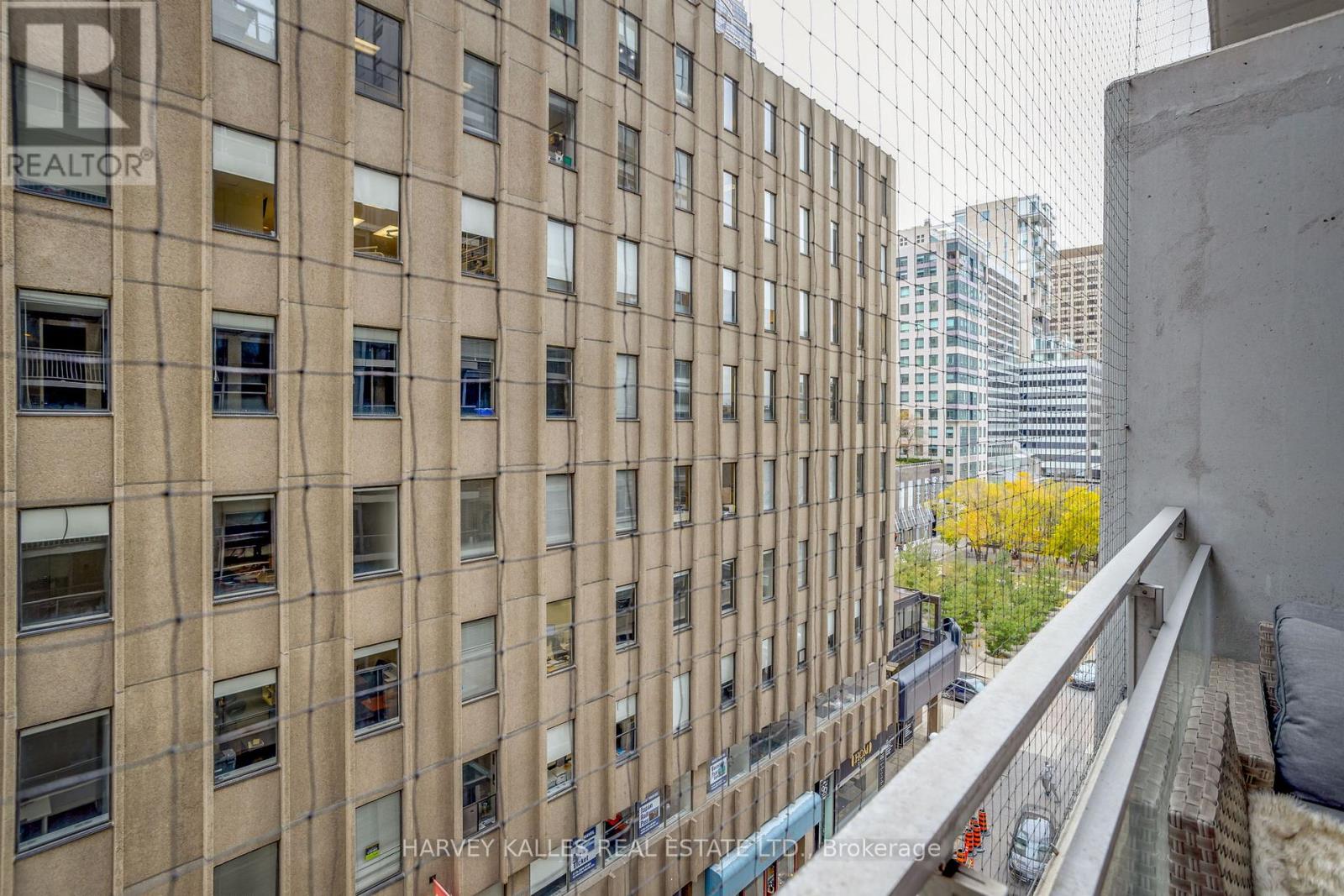 703 - 80 CUMBERLAND STREET