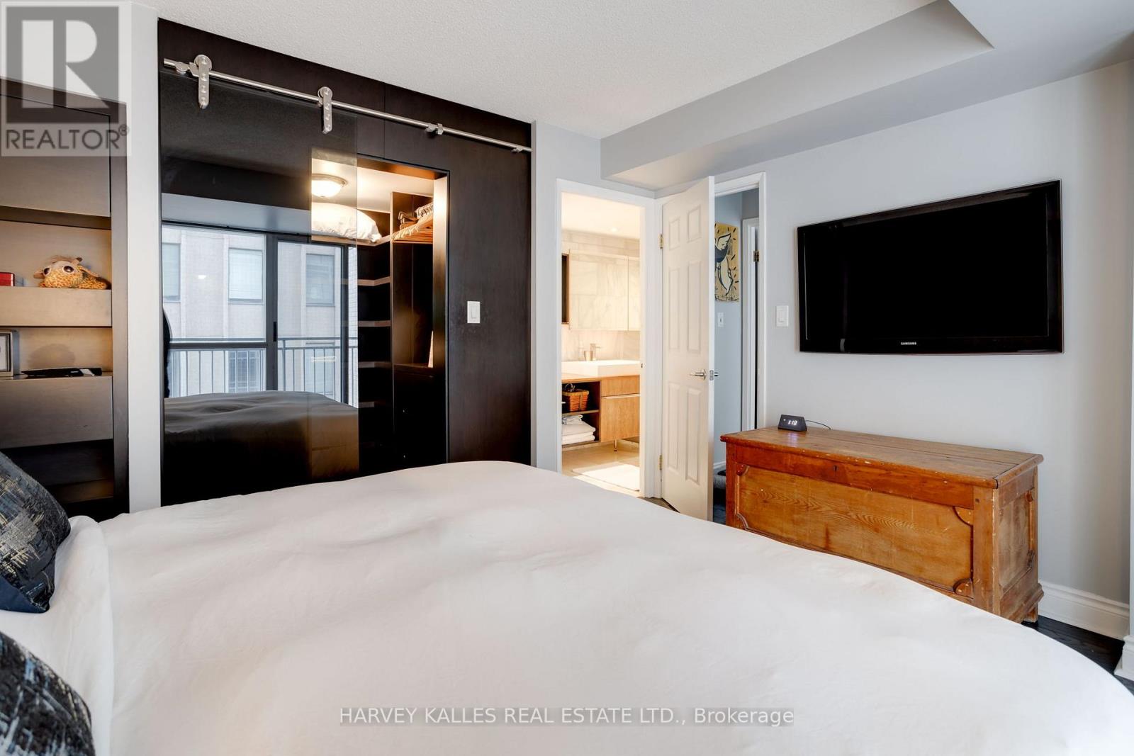 703 - 80 CUMBERLAND STREET