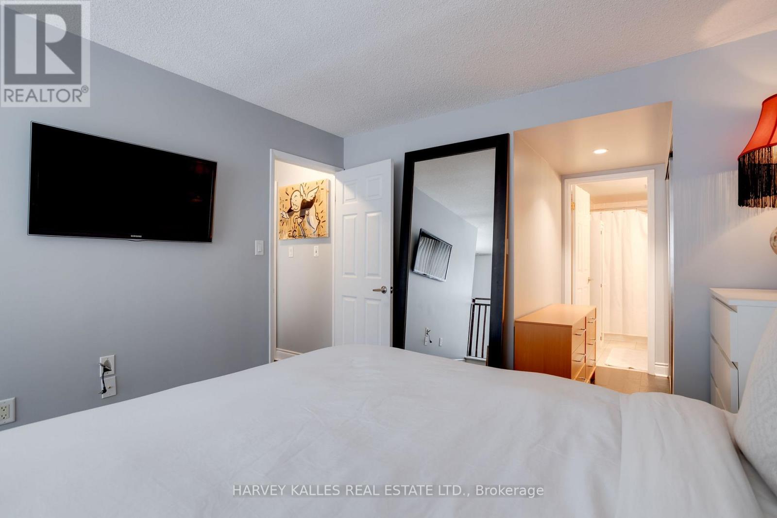 703 - 80 CUMBERLAND STREET