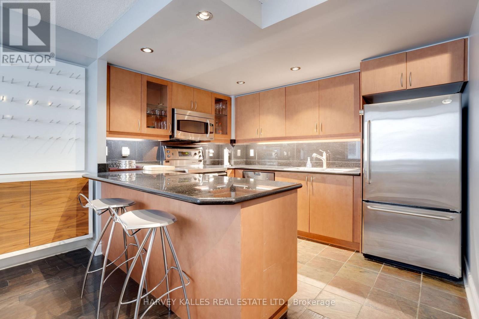 703 - 80 CUMBERLAND STREET